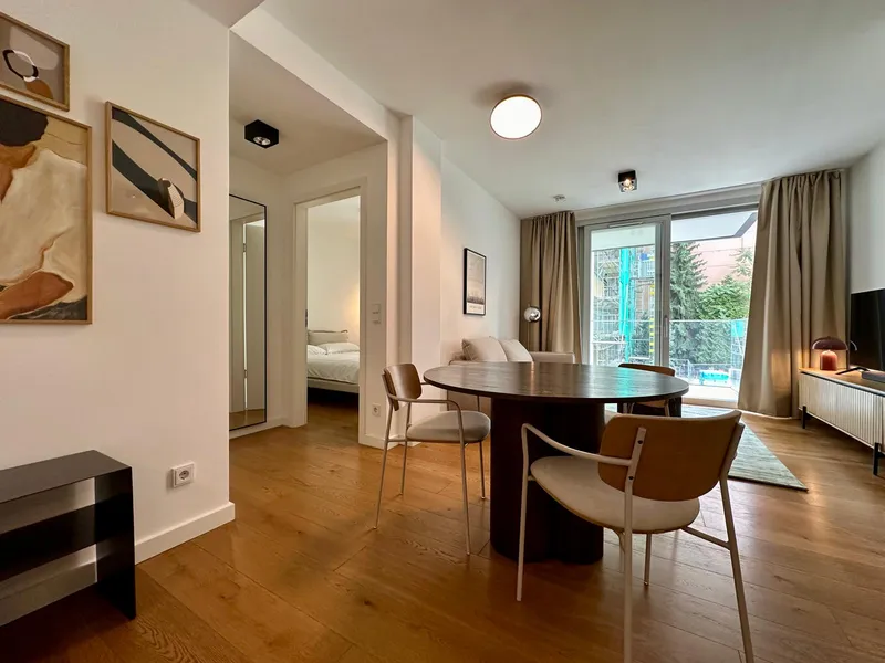 Stillvoll möblierte Wohnung in zentraler Lage mit Balkon — photo 1